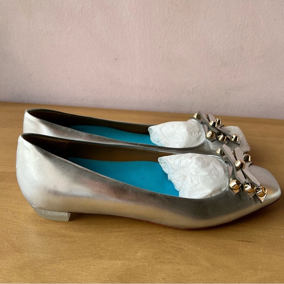 TORY BURCH “AURORA” SILVER METALLIC CLEAR LUCITE HEEL SHOES BRAND NEW IN BOX - Picture 3 of 16